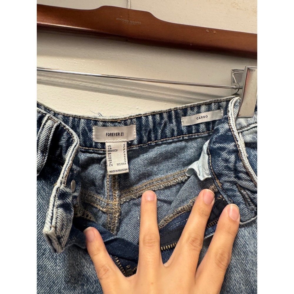 Forever 21 Acid Wash Cargo Jeans Wide Leg Light Blue Denim Womens Size S - Picture 2 of 4